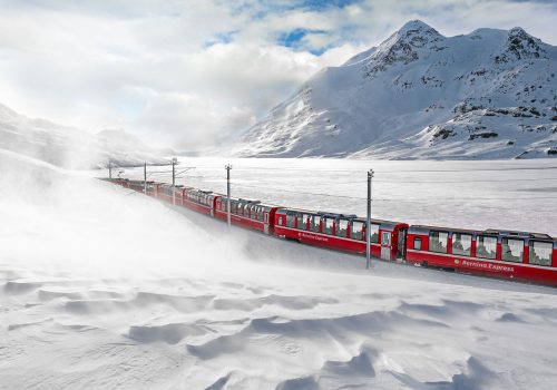 Trains suisses neige