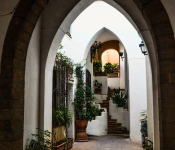 Ruelle du village roc san gaieta en Espagne